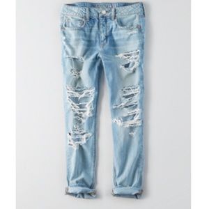 AE vintage High Rise Tomgirl ripped jean